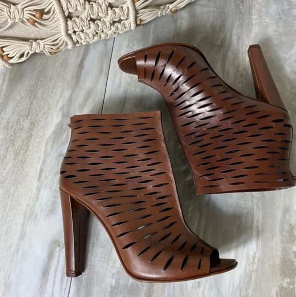 ❗ SOLD ❗ 🥰 DVF Laser Cut Booties - Picture 1 of 11